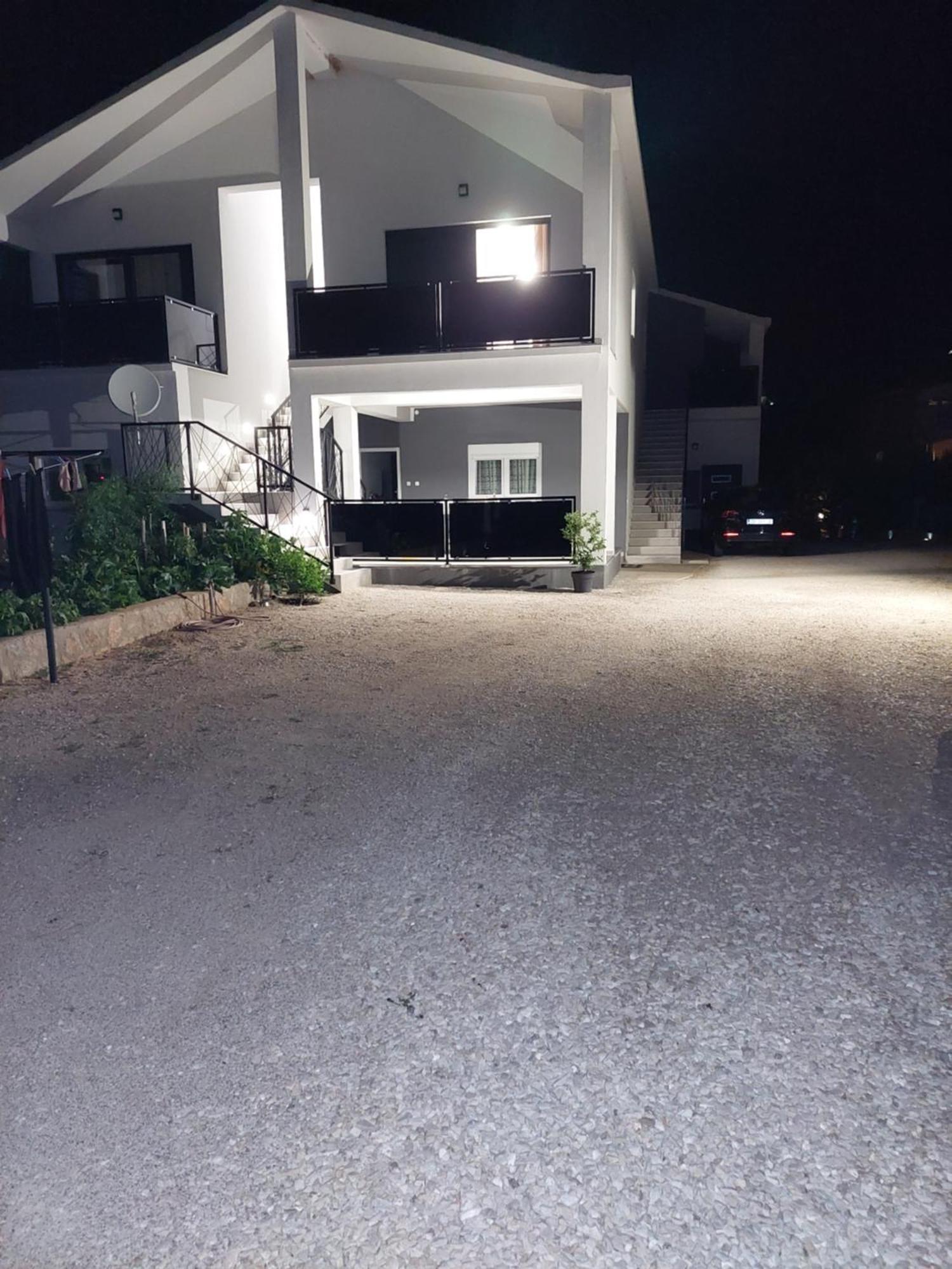 Apartmani Karla Paklenica Starigrad Paklenica Zewnętrze zdjęcie