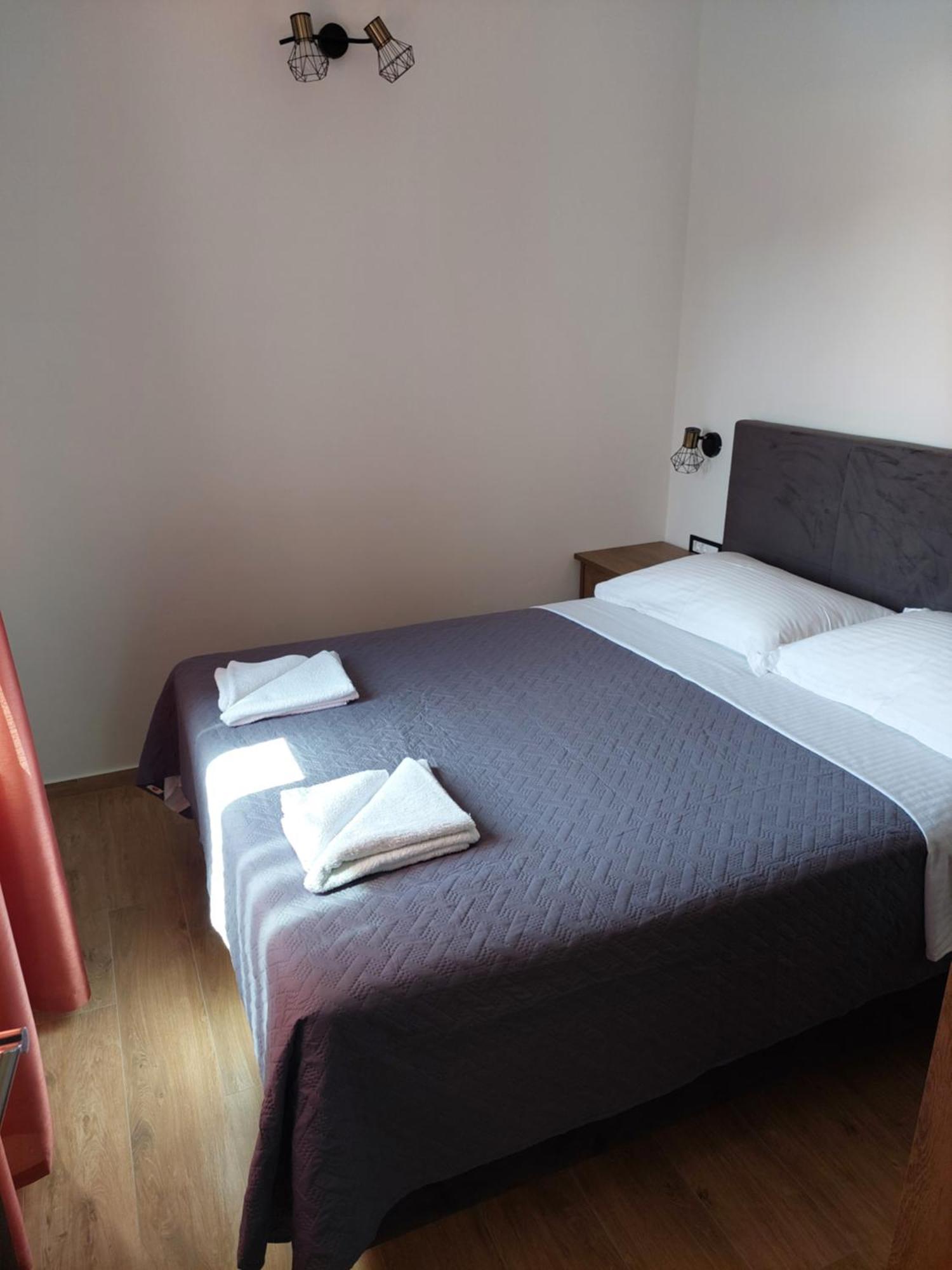 Apartmani Karla Paklenica Starigrad Paklenica Zewnętrze zdjęcie